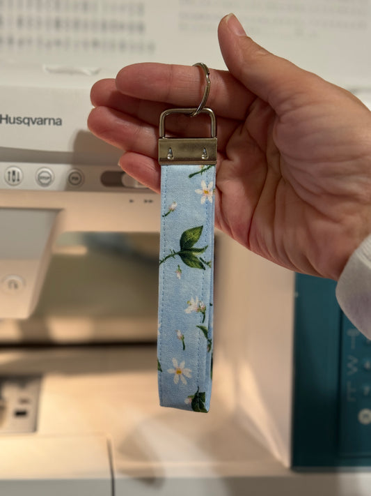 Daisies Key Wristlet